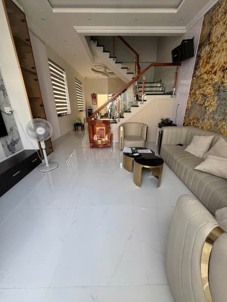 NHÀ 4 TẦNG MẶT TIỀN ĐƯỜNG KINH DOANH - P. PHƯỚC LONG A. DT: 93M2. GIÁ 13.5 TỶ Mô tả: + Vị trí đẹp,