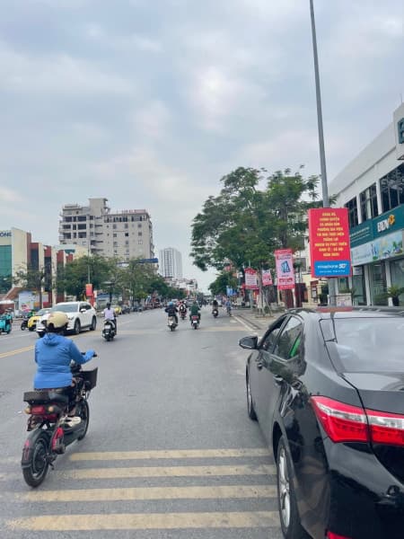 ◆ Mặt đường Nguyễn Cộng Hòa - Nhà độc lập 5,5 tầng thang máy - full nội thất
